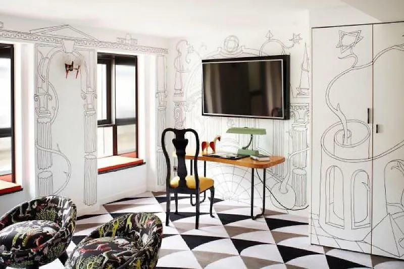 The Place To Be In Saint Germain Des Pres - Montana 2